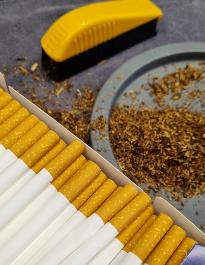 همکاری با کافهها و فروشگاههای دخانیات: عرضه توتون و سیگار دستپیچ