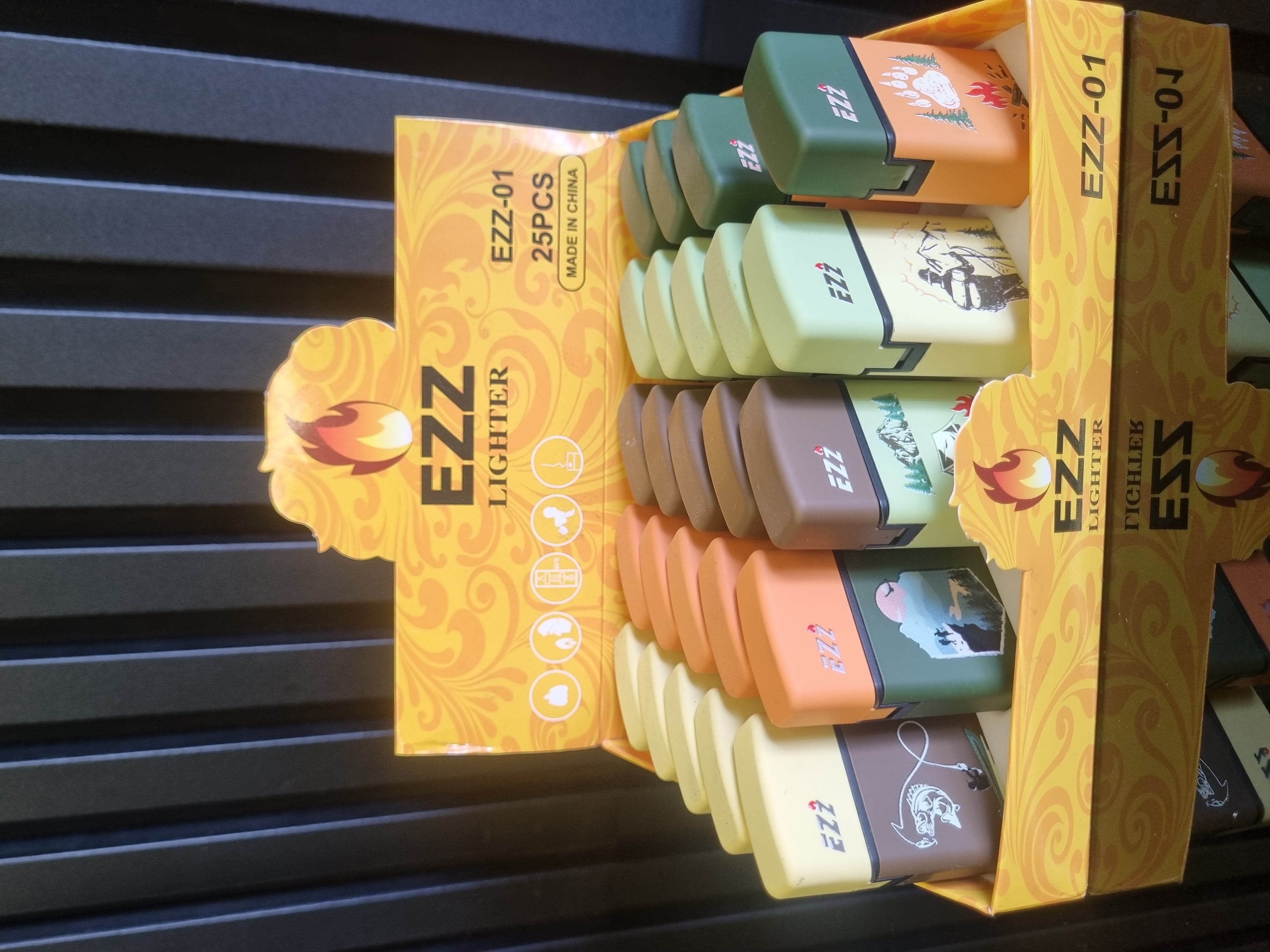فندک سنگی برند EZZ طرح کمپی با شعله اتمی